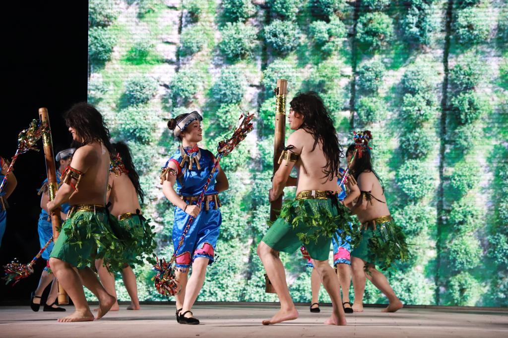 載歌載舞，共慶豐收